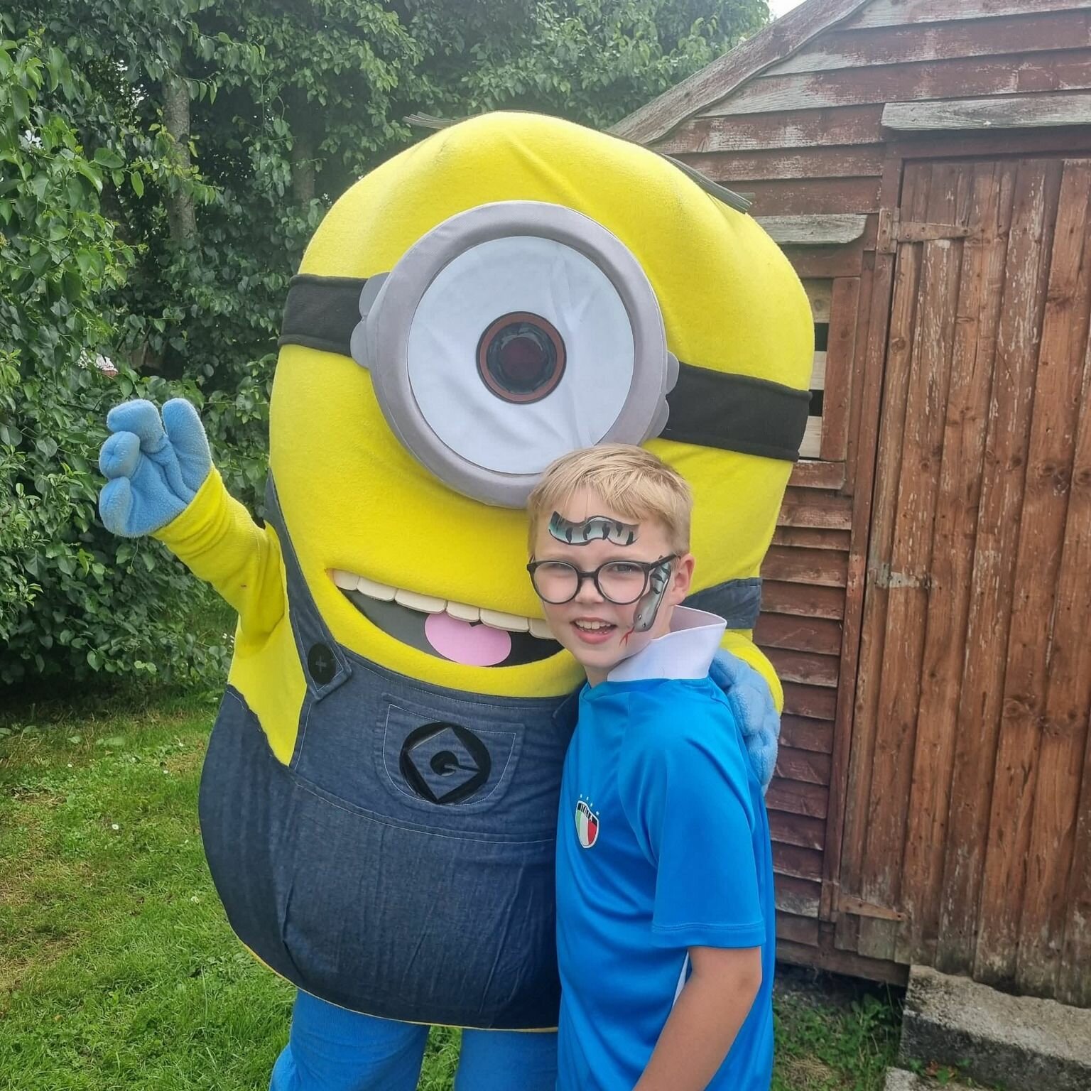 Big smiles & bigger hugs – meeting the Minions in the garden! Big smiles & bigger hugs – meeting the Minions in the garden!