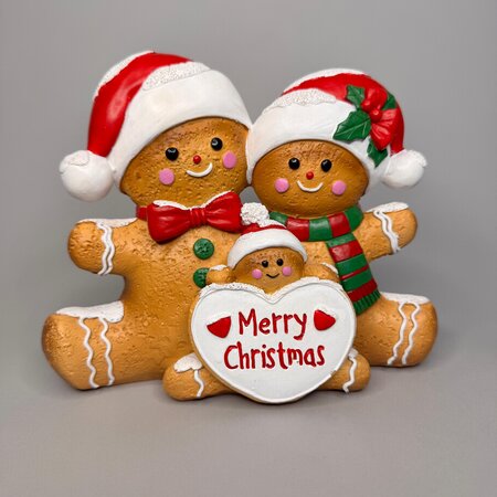 Christmas Gingerbread family with Merry Christmas sign 18x16cm