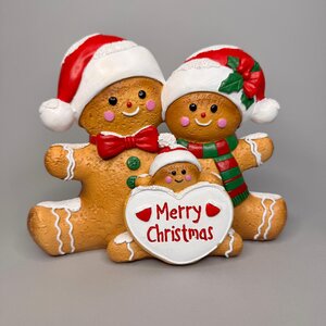 Christmas Gingerbread family with Merry Christmas sign 18x16cm