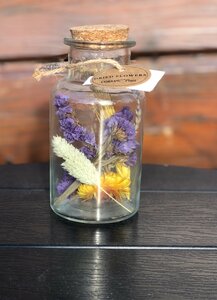 Dried flowers arrangement