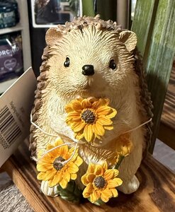 Hedgehog With Flower 8cm