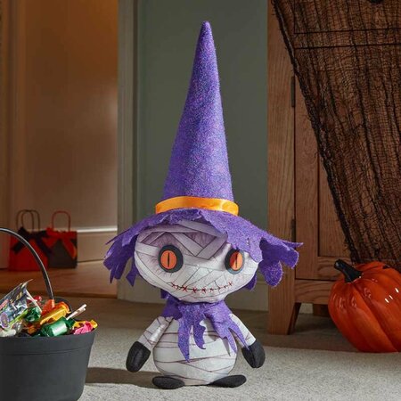 MummyWitch, Seated