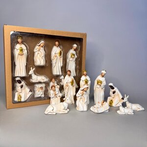 Nativity Set 10pcs in Window box  3.4x2.5x8cm