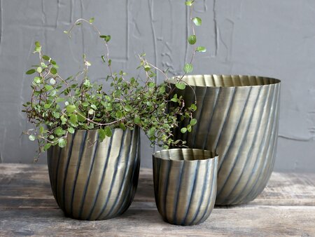 Planter w. grooves