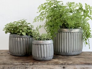 Planter w. grooves