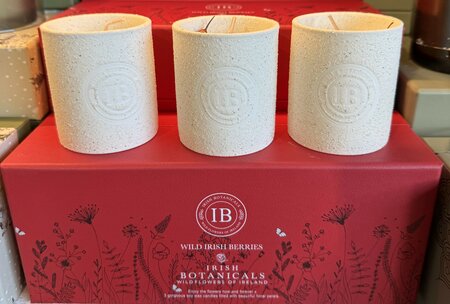 WILD IRISH BERRIES TRIO CERAMIC CANDLES.